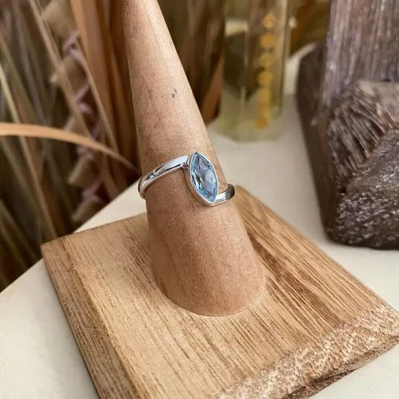 Blue Topaz Sterling Silver Ring Size 8 - Picture 4 of 6